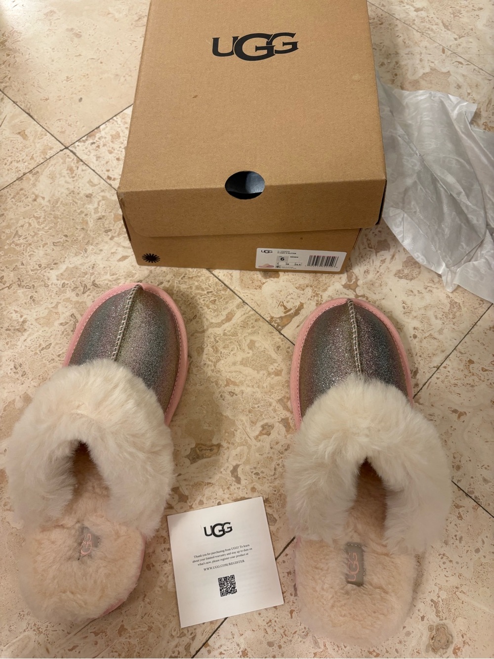New with tag : UGG Women's Pink Glitter Shearling Slippers